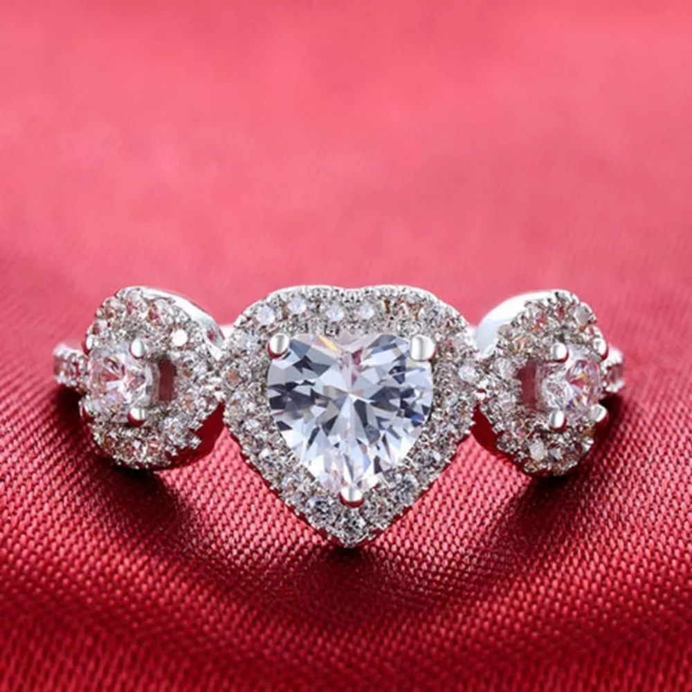 💎NEW💎 3 STONES HALO HEART RING - Picture 3 of 7